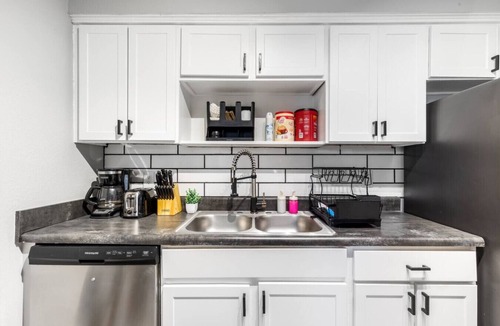 Central Arlington Apartment | 3 Min Walk to AT&T | 2BR | Parking + Pets + Gym