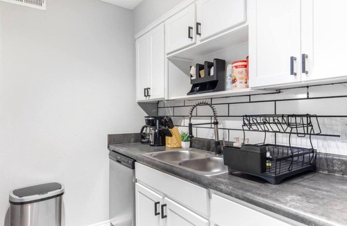 Central Arlington Apartment | 3 Min Walk to AT&T | 2BR | Parking + Pets + Gym