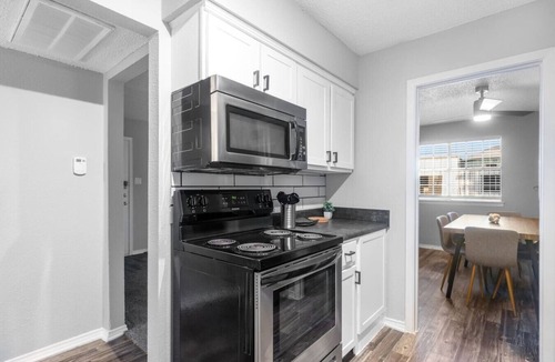 Central Arlington Apartment | 3 Min Walk to AT&T | 2BR | Parking + Pets + Gym