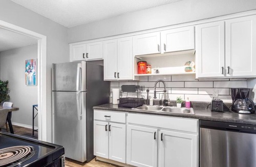 Central Arlington Apartment | 3 Min Walk to AT&T | 2BR | Parking + Pets + Gym