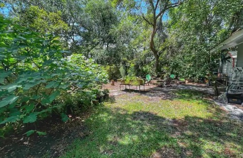 Jekyll Island Cottage | 3 min walk to beach with bikes!