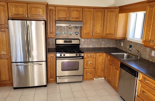 Port Franks House | 3 min WALK to sand beach & 4 water bodies. Central AC. 4 Fridges. Kid-friendly.