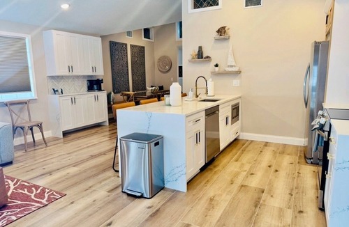 Carlouel House | 3 min walk to beach/Heated Pool/Games/Kids area