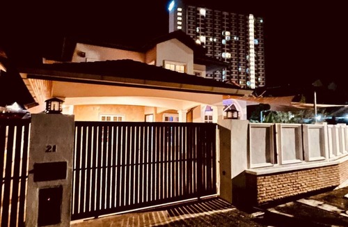 Batu Ferringhi House | 3 Mins Away From Beach !