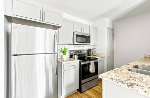 Sherwood Park Apartment | 3 mins from Arsenal - Pool &Gym.