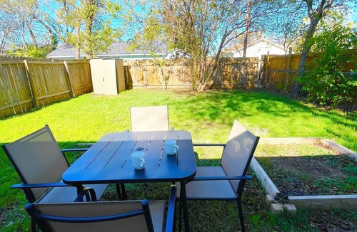 Round Rock House | 3 mins from Downtown Round Rock- 25 min from Austin- fenced backyard