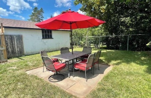 Niagara Falls House | 3 Mins to Clifton Hill! - Steve's Falls Retreat