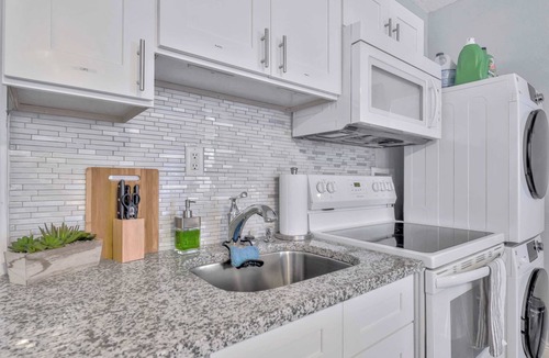 Tampa House | 3 MINS to Raymond James, Pets OK!