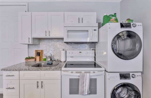 Tampa House | 3 MINS to Raymond James, Pets OK!