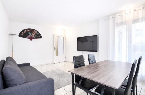 Champs-sur-Marne Apartment | 3 Mins to Train Station - Paris & DisneyLand - Cosy Wiener