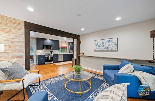 Bassett House | 3 Mins Wilmot Ski Resort| Year-Round Indoor Heated Pool|Family Reunions|Pickelball/Tennis|Twin Pines