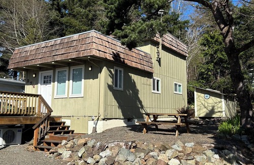 Rockaway Beach Cottage | 3 Minute walk to the beach