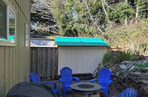 Rockaway Beach Cottage | 3 Minute walk to the beach