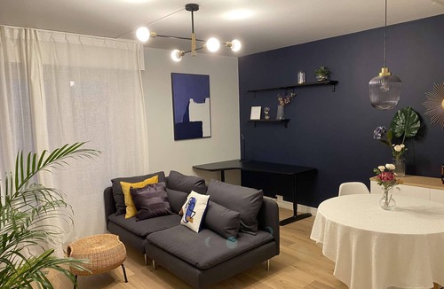 Vanves Apartment | 3 minutes from metro, sleeps 2, and parking at Porte de Versailles 3 stars