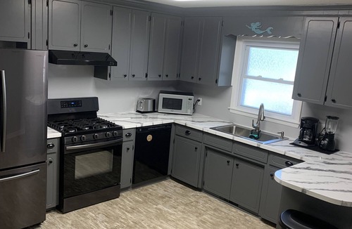 North Carolina Coast House | 3 minutes to Beach & Boardwalk! 10 guests,4 Beds & 2 Full Bath - Pet Friendly