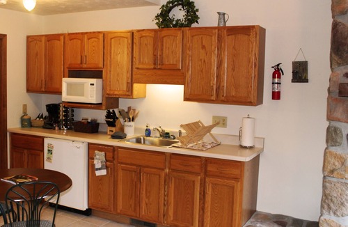 Makanda Cabin | 3 Minutes to Giant City - 6 Minutes to SIU - 4 Minutes to Shawnee Winetrail!