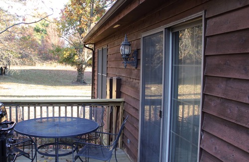 Makanda Cabin | 3 Minutes to Giant City - 6 Minutes to SIU - 4 Minutes to Shawnee Winetrail!