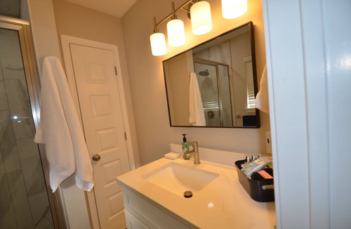 Universal City House | 3 minutes to the front gate of RAFB! Pool/ 2 car garage!