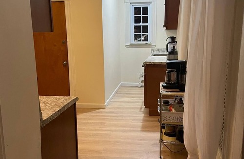 South Medford House | 3 Minutes to Tufts university Sunny bed room