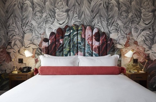 Chinatown Hotel | 3 Modern Units | DC Escape | Onsite Dining & Bar | Steps from Smithsonian