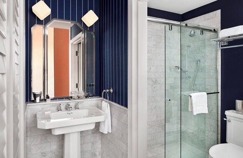 Chinatown Hotel | 3 Modern Units | DC Escape | Onsite Dining & Bar | Steps from Smithsonian