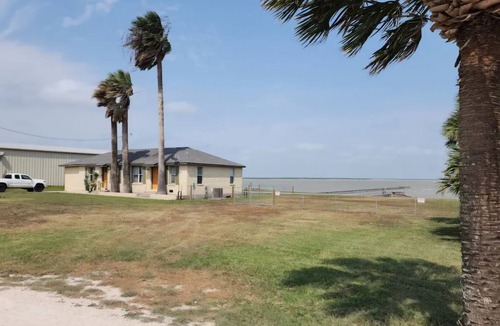Kleberg County House | 3-Palms Fish Camp & Private Pier