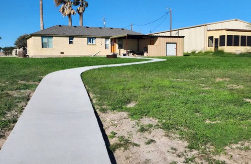 Kleberg County House | 3-Palms Fish Camp & Private Pier