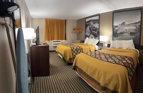 Lexington Hotel | 3 Peaceful Rooms w/Free Parking & Near Restaurants—Peaceful Weekend Stay