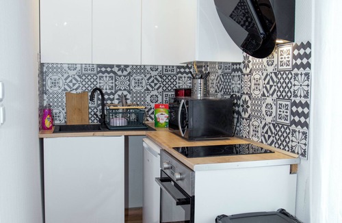 Les Remparts Apartment | 3-person air-conditioned studio with parking