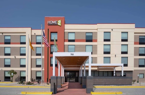 Roswell Hotel | 3 Pet-friendly Units Close to Spring River Zoo! Pets Allowed, Indoor Pool!