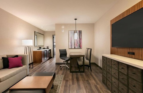 Berkeley Heights Hotel | 3 Pet-Friendly Units, Free Breakfast, Indoor Pool, Parking Onsite!