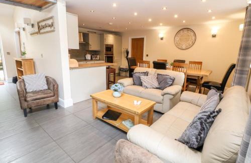 Hollow Meadows House | 3 Pheasant Lane