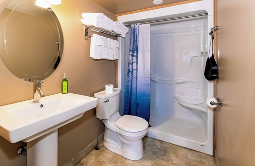 Port Sydney Cabin | 3 Pines Lodge Muskoka