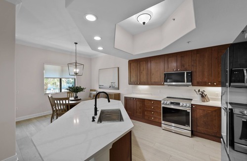 Naples Cottage | 3 Pools, lazy river, walk to 5th ave restaurants!
