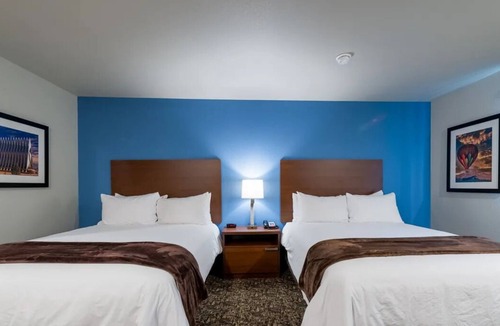 Cheyenne Hotel | 3 Practical Rooms w/Free Parking | The Metropolitan Downtown - 1.4 miles