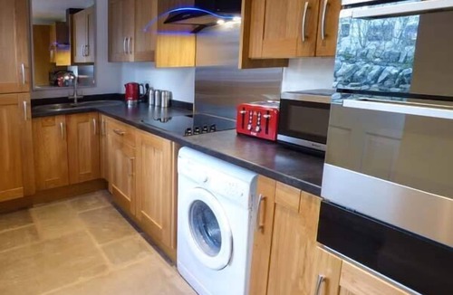 Blackwell in the Peak Cottage | 3 PRIMITIVE CROFT, pet friendly, with open fire in Chelmorton