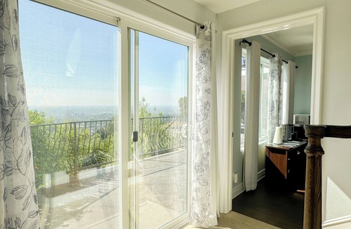 Whittier House | 3 Private Suites & LA Views