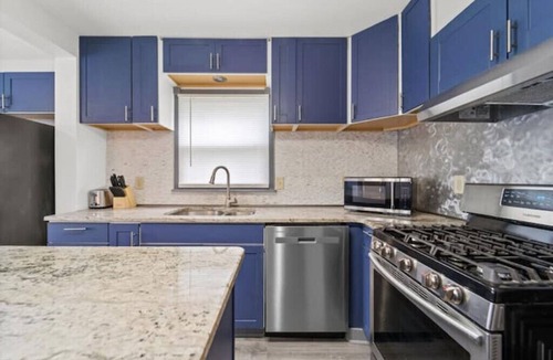 Johnson City House | 3 queen bedrooms, 2.5 baths near Binghamton University
