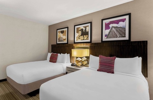 Downtown Baltimore Hotel | 3 Relaxing Rooms with Fitness Center | Close to MT Bank Stadium