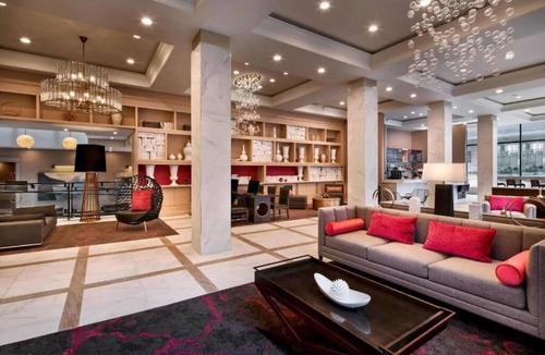 Downtown Baltimore Hotel | 3 Relaxing Rooms with Fitness Center | Close to MT Bank Stadium