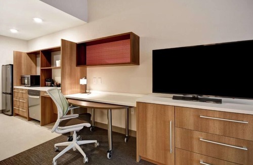 Jekyll Island Hotel | 3 Relaxing Units! Onsite Pool, Kitchen, Pets Allowed, Near Glory Beach!