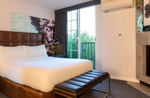 Norma Triangle Hotel | 3 Relaxing Units, Rooftop Pool Access, Pets are Allowed