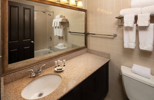 West Bellevue Hotel | 3 Relaxing Units with Complimentary Breakfast! Pets are Welcome!