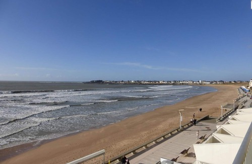 Saint-Gilles-Croix-de-Vie Apartment | 3-room apartment with balcony and beach access - sleeps 7