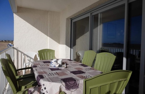 Saint-Gilles-Croix-de-Vie Apartment | 3-room apartment with balcony and beach access - sleeps 7