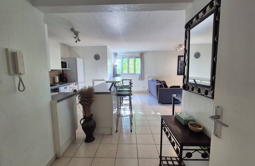 Antigone Apartment | 3 room air conditioned Antigone/Center with parking