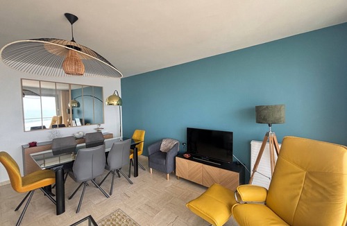 Les Sables d'Olonne Apartment | 3-room apartment on 6th floor with balcony and sea view