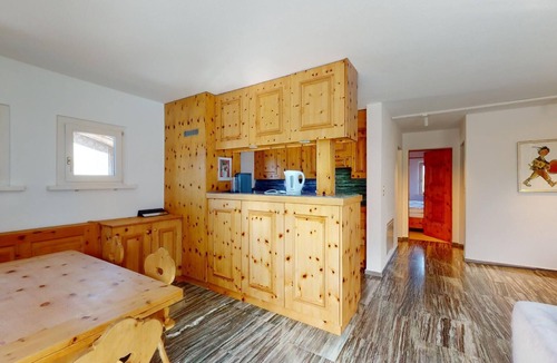 La Punt-Chamues-ch Apartment | 3-room apartment on the 2nd floor, approx.