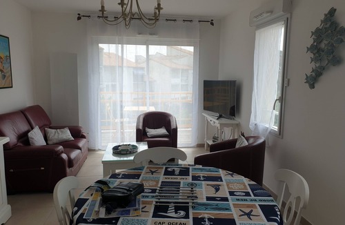 Port District Apartment | 3-ROOM APARTMENT CHATELALLION PLAGE