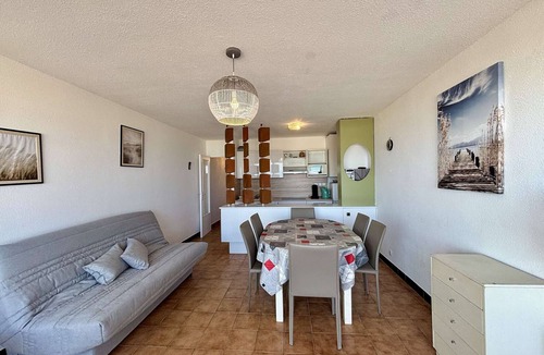 Port-la-Nouvelle Apartment | 3-room apartment with parking, 10m from the beach - sleeps 6